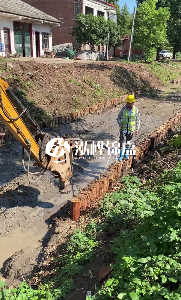 寧德河道清淤專業(yè)施工-挖掘機(jī)清理河底淤泥的深度如何控制？