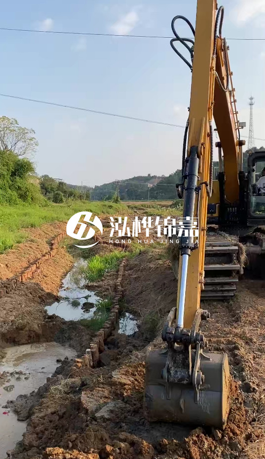 青島河道清淤專業(yè)施工-水挖機(jī)清淤適合哪些河道狀況？