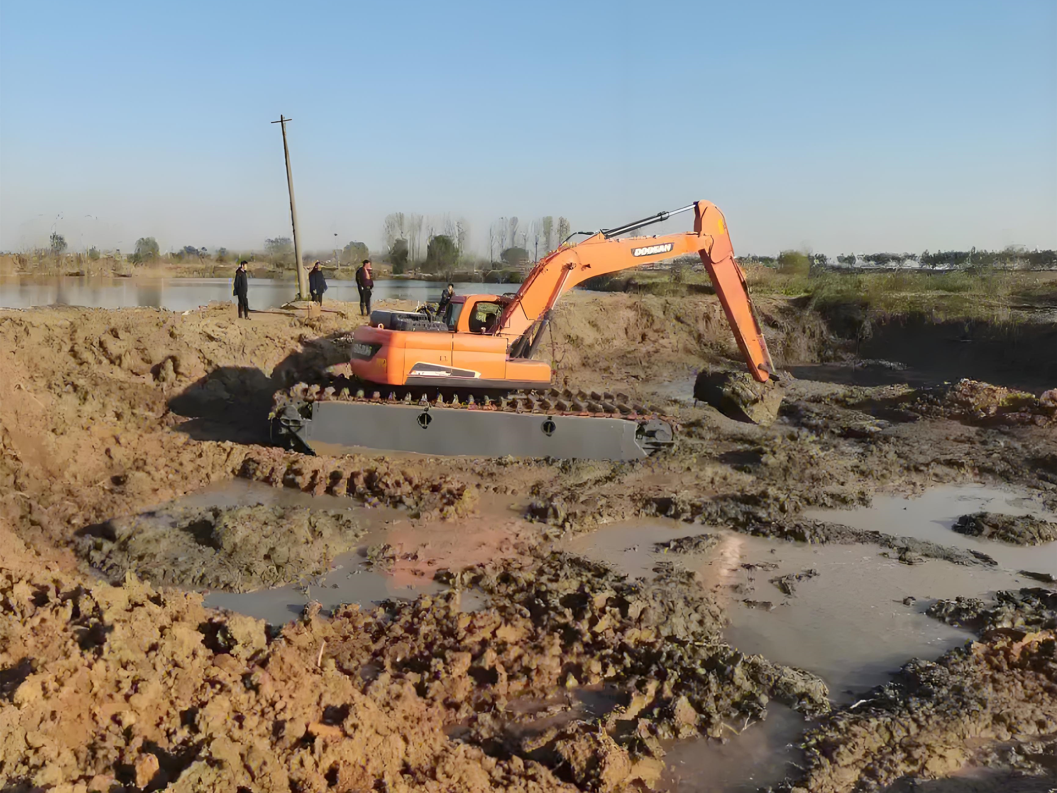 河南洛陽挖機(jī)清淤施工隊-魚塘清淤的人工和機(jī)械哪種更劃算？